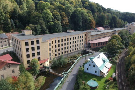Komerční prostory s celkovou užitnou plochou 9900 m2, v obci Tanvald Cena: 27.500.000, - Kč